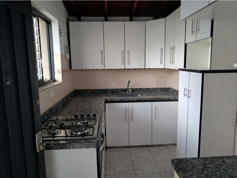 Casa tercer piso Miravalle
