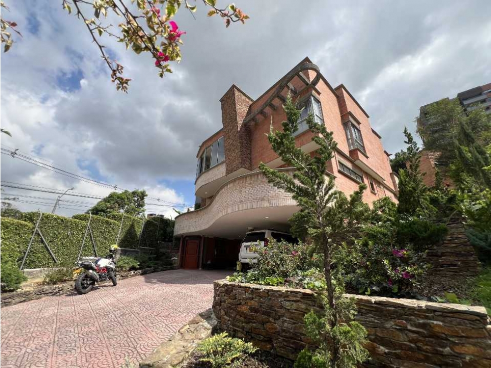 CASA TRADICIONAL LOMA DEL ESMERALDAL