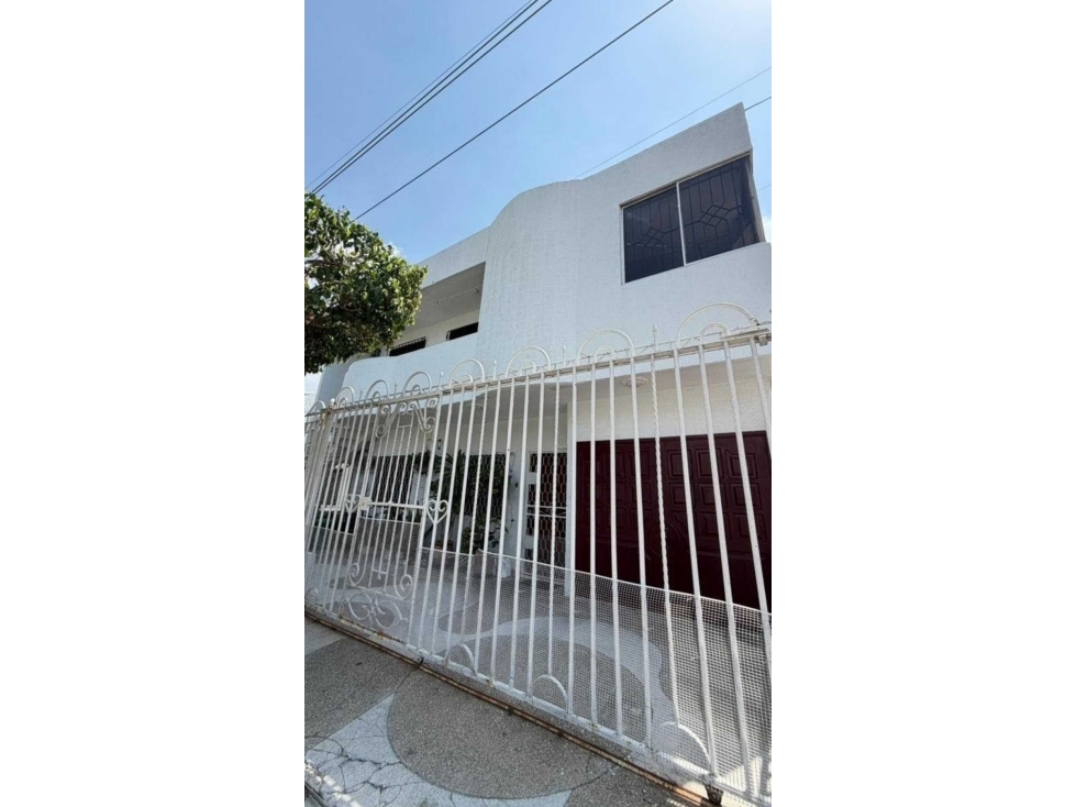 Casa Trifamiliar en Venta en Olaya | Vive y genera Renta Inmediata
