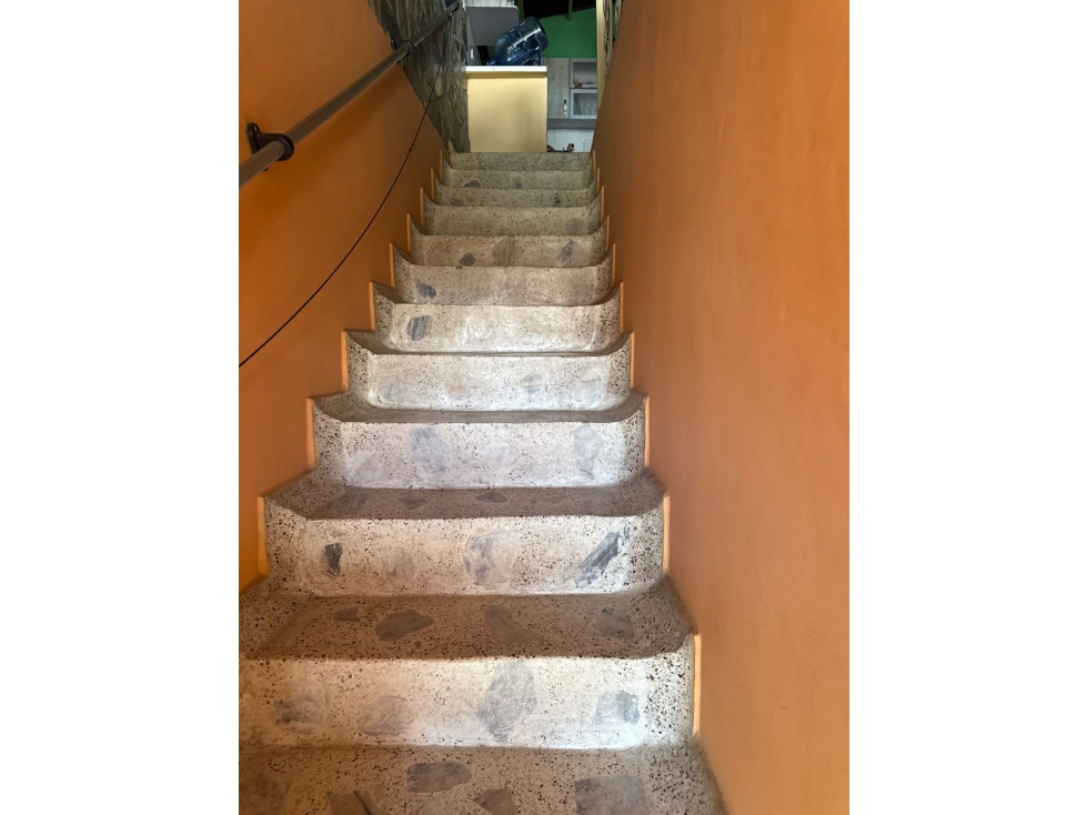 CASA UBICACIÓN COMERCIAL: DOS APARTAMENTOS Y UN LOCAL EN MONTENEGRO — foto 3