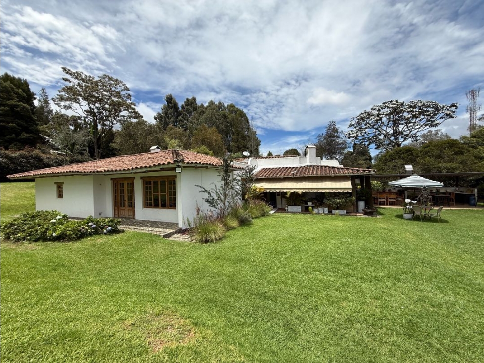 CASA UBICADA EN EL ALTO DE LAS PALMAS URBANIZACIÓN DE 3 CASAS