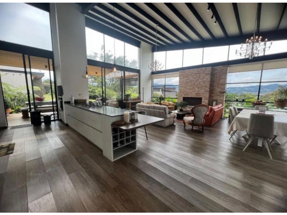 CASA UBICADA EN UNODAD CERRADA EN LA CEJA