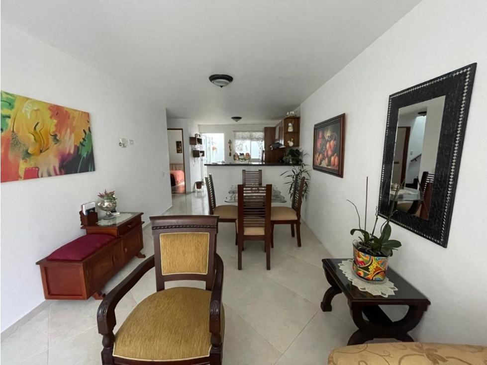 Casa Unifamiliar con habitación en primer piso unidad abierta