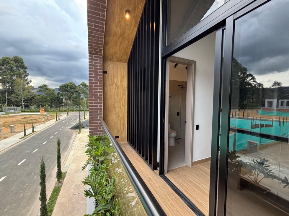 Casa Unifamiliar con habitación en primer piso Urbanización cerrada — foto 2