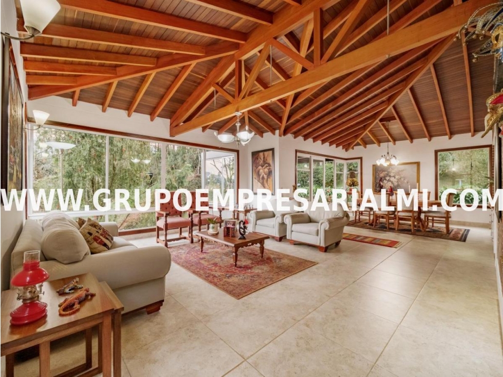 CASA UNIFAMILIAR EN ARRIENDO - SECTOR ALTOS DEL ESCOBERO COD: 31816