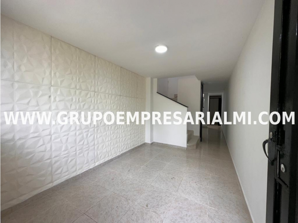 CASA UNIFAMILIAR EN ARRIENDO EN ROBLEDO COD: 27946