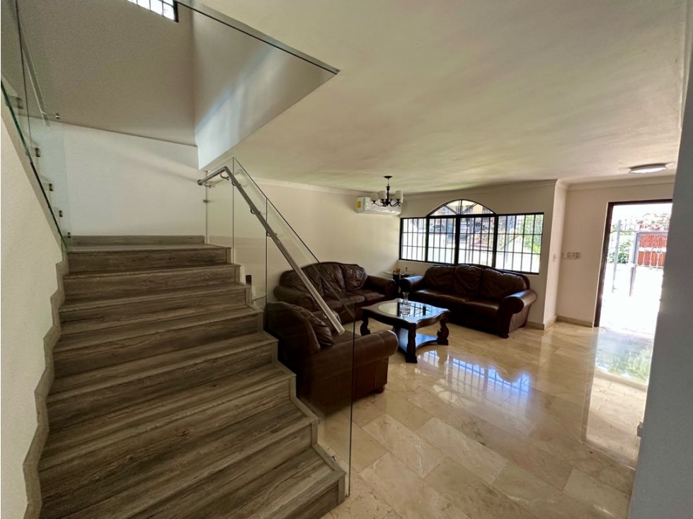 CASA UNIFAMILIAR EN LA ALAMEDA