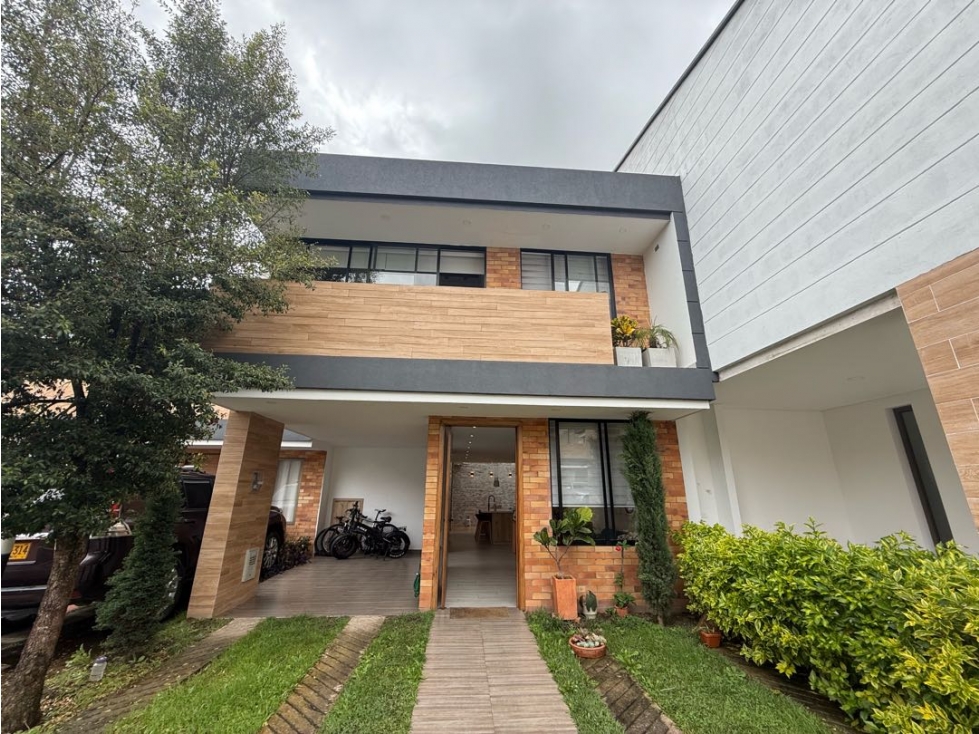Casa Unifamiliar en urbanización cerrada La Ceja