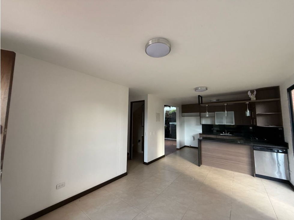 Casa esquinera en urbanización cerrada La Ceja — foto 3