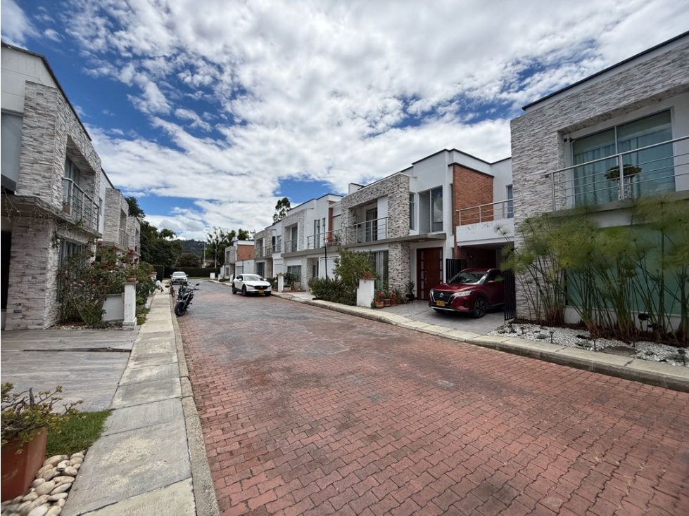 Casa Unifamiliar en urbanización cerrada La Ceja - Antioquia
