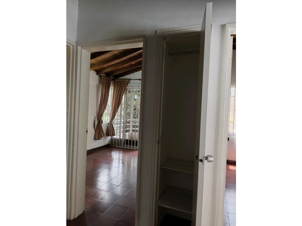 CASA UNIFAMILIAR EN VENTA EN SANTA MÓNICA ,BUEN ESTADO CON MEJORAS — foto 4