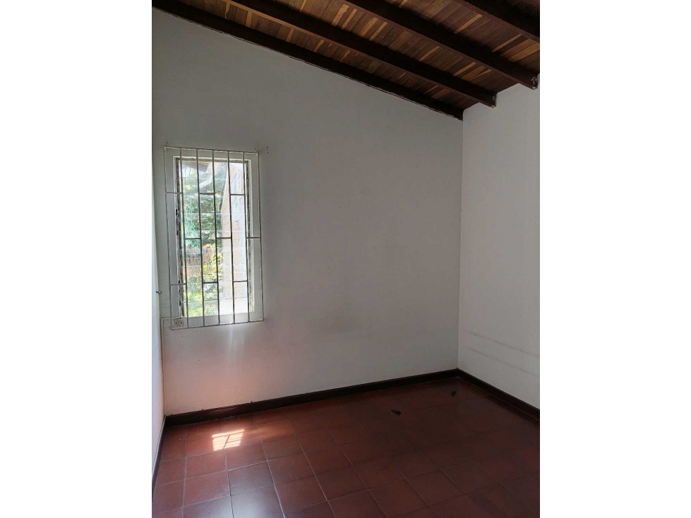 CASA UNIFAMILIAR EN VENTA EN SANTA MÓNICA ,BUEN ESTADO CON MEJORAS — foto 5