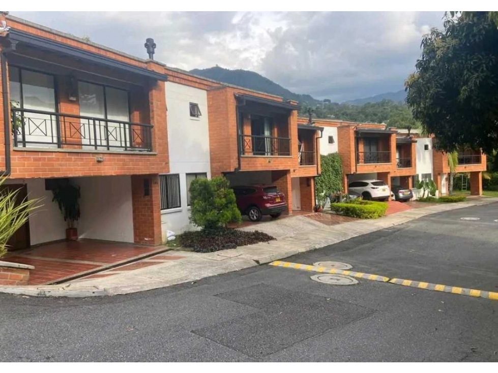 CASA UNIFAMILIAR EN VENTA ENVIGADO SECTOR LA SEBASTIANA (T)