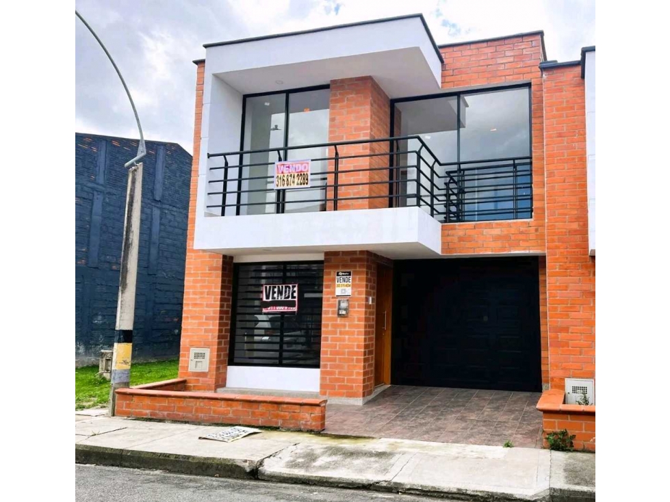 CASA UNIFAMILIAR EN VENTA LA CEJA (T)