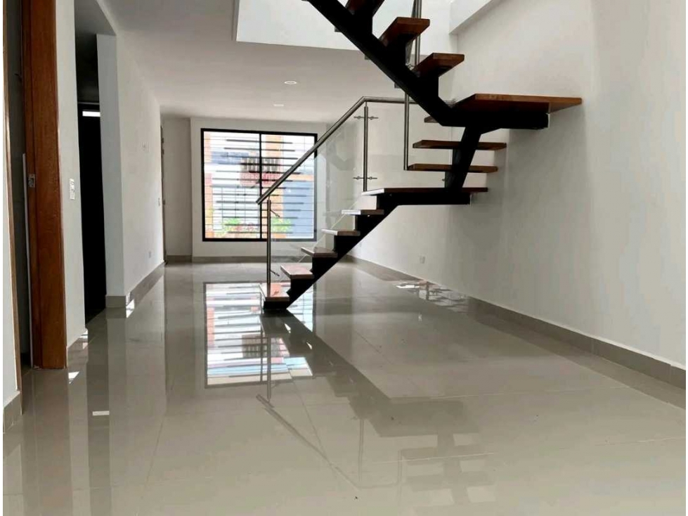 CASA UNIFAMILIAR EN VENTA LA CEJA (T) — foto 4