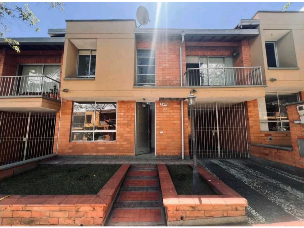 CASA UNIFAMILIAR EN VENTA LA ESTRELLA SECTOR SURAMERICA (T)