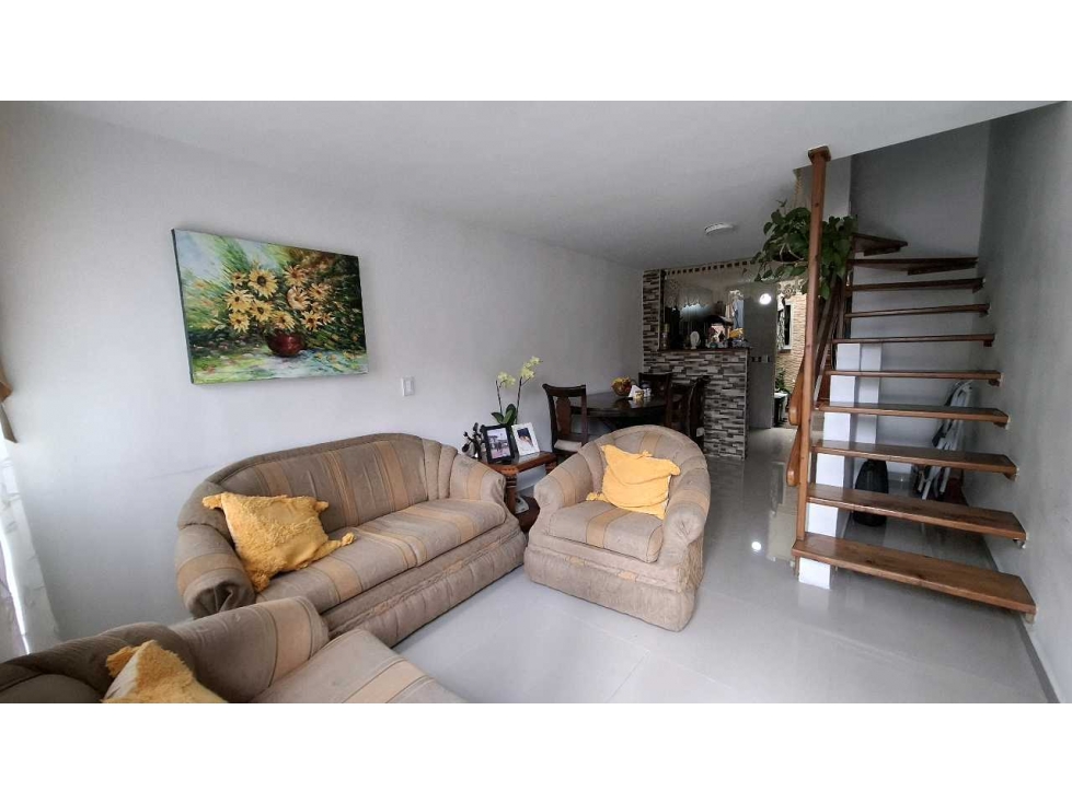 CASA UNIFAMILIAR EN VENTA ROBLEDO TULIPANES