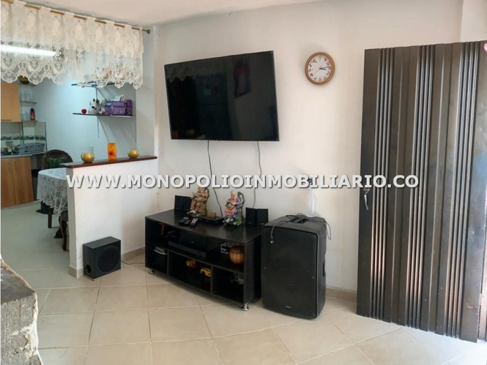 CASA UNIFAMILIAR EN VENTA - SECTOR POPULAR COD: 24475 - 3