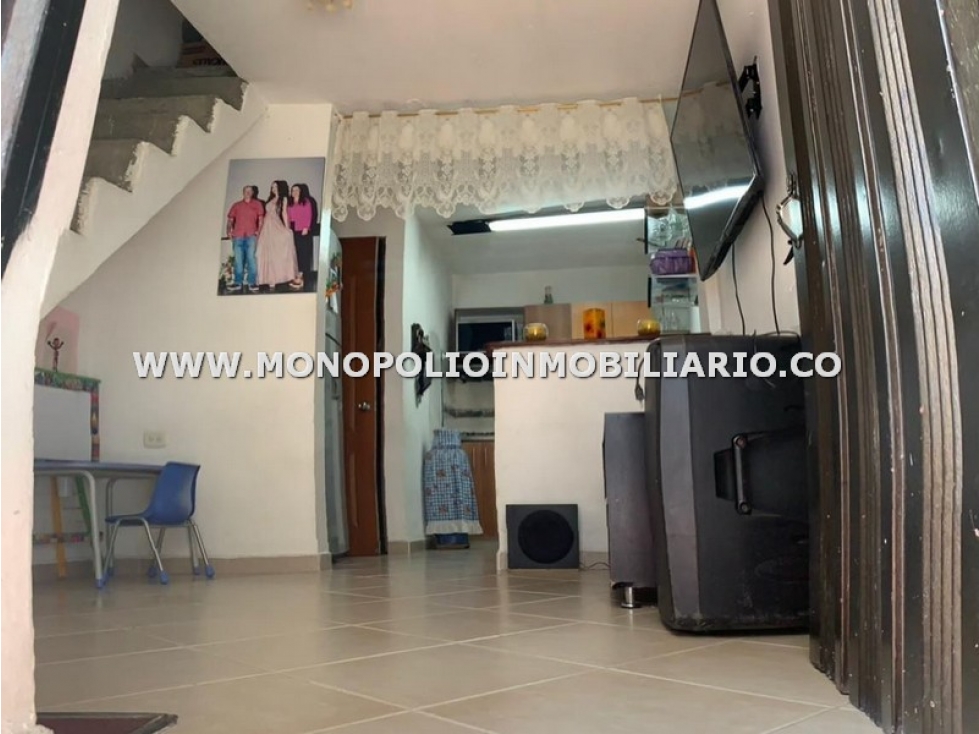CASA UNIFAMILIAR EN VENTA - SECTOR POPULAR COD: 24475 - 4