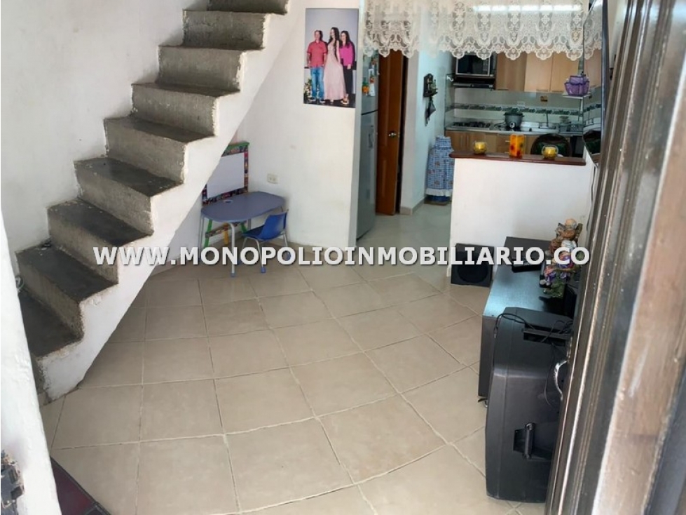 CASA UNIFAMILIAR EN VENTA - SECTOR POPULAR COD: 24475 - 5