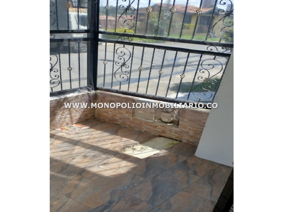 CASA UNIFAMILIAR EN VENTA - SECTOR SAN NICOLAS, RIONEGRO COD: 24868 - 6