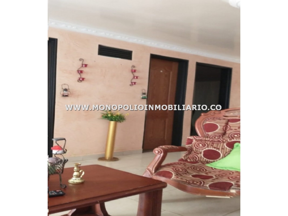 CASA UNIFAMILIAR EN VENTA - SECTOR SAN NICOLAS, RIONEGRO COD: 24868 - 4