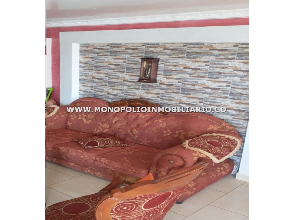 CASA UNIFAMILIAR EN VENTA - SECTOR SAN NICOLAS, RIONEGRO COD: 24868 - 5