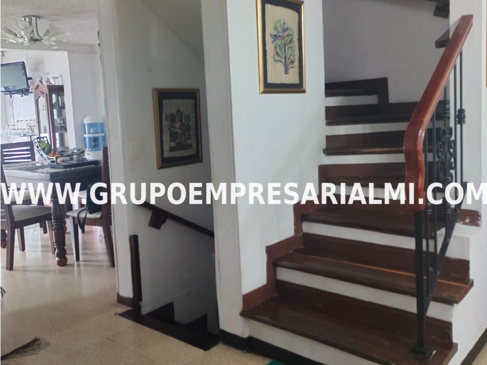 CASA UNIFAMILIAR EN VENTA - SECTOR EL DORADO, ENVIGADO COD: 27755 - 5