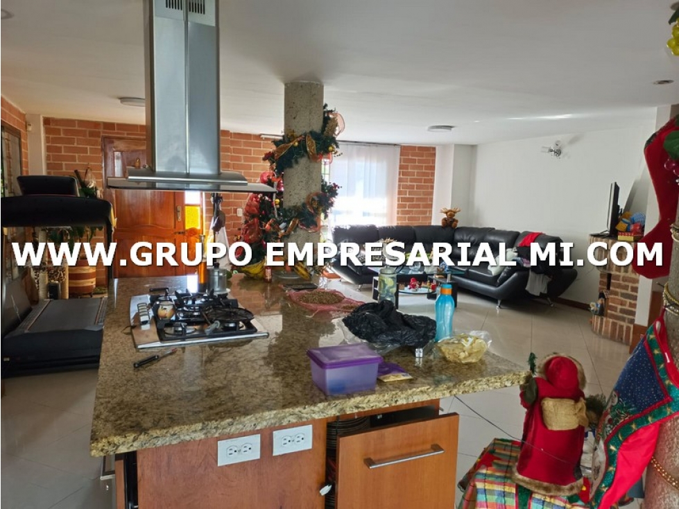 CASA UNIFAMILIAR EN VENTA - SECTOR LA DOCTORA, SABANETA COD: 27222 - 1