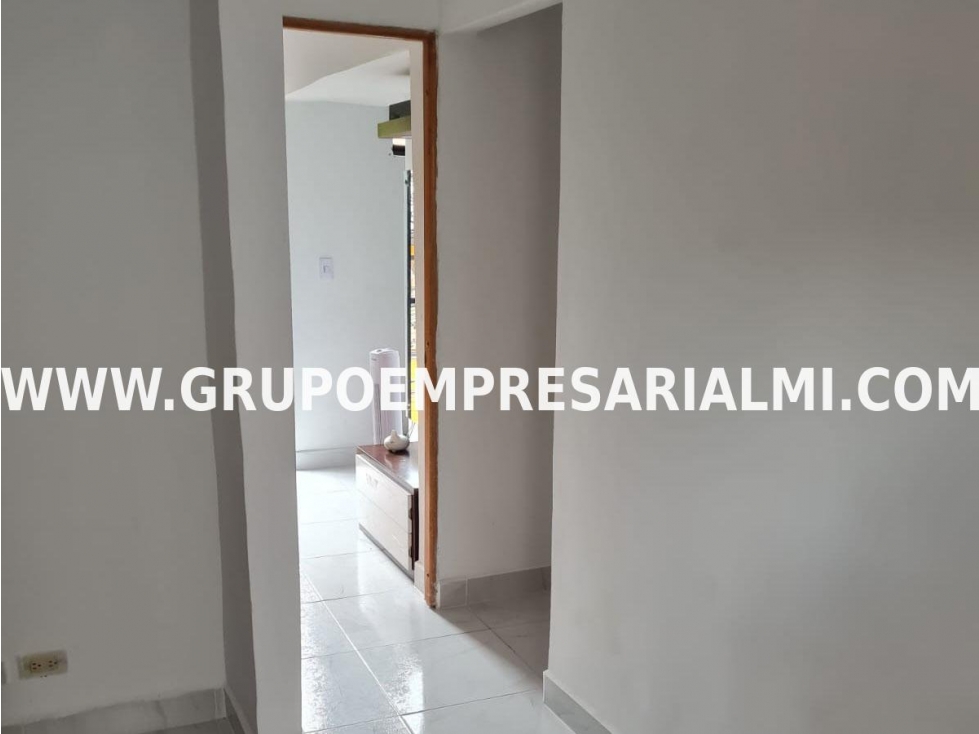 CASA UNIFAMILIAR EN VENTA SECTOR PUEBLO VIEJO LA ESTRELLA COD: 28854 - 4