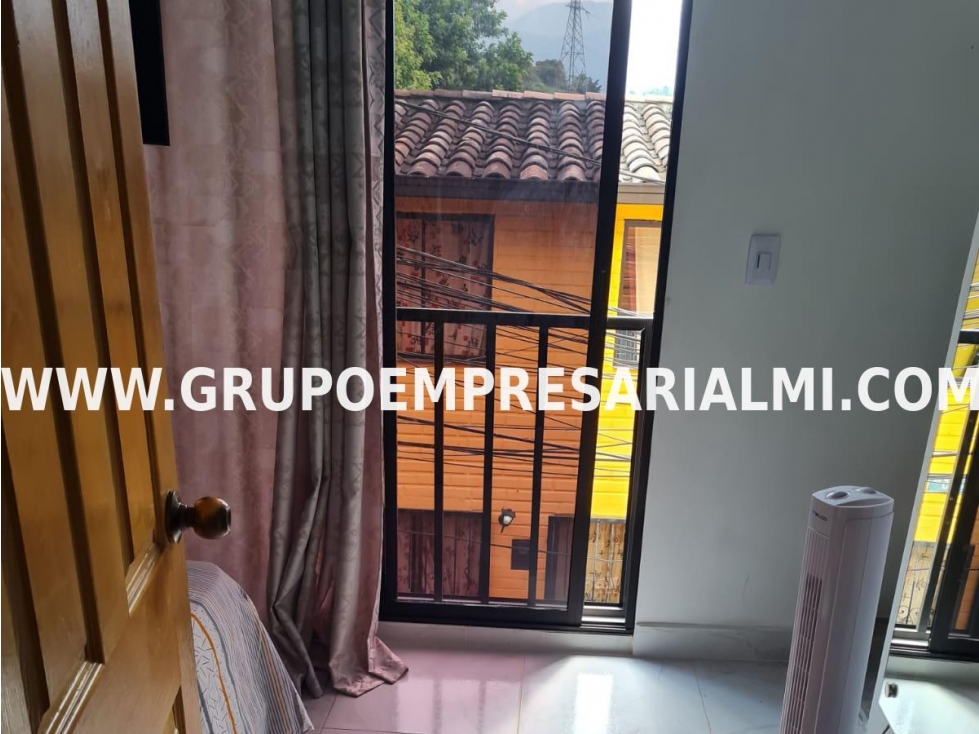 CASA UNIFAMILIAR EN VENTA SECTOR PUEBLO VIEJO LA ESTRELLA COD: 28854 - 5