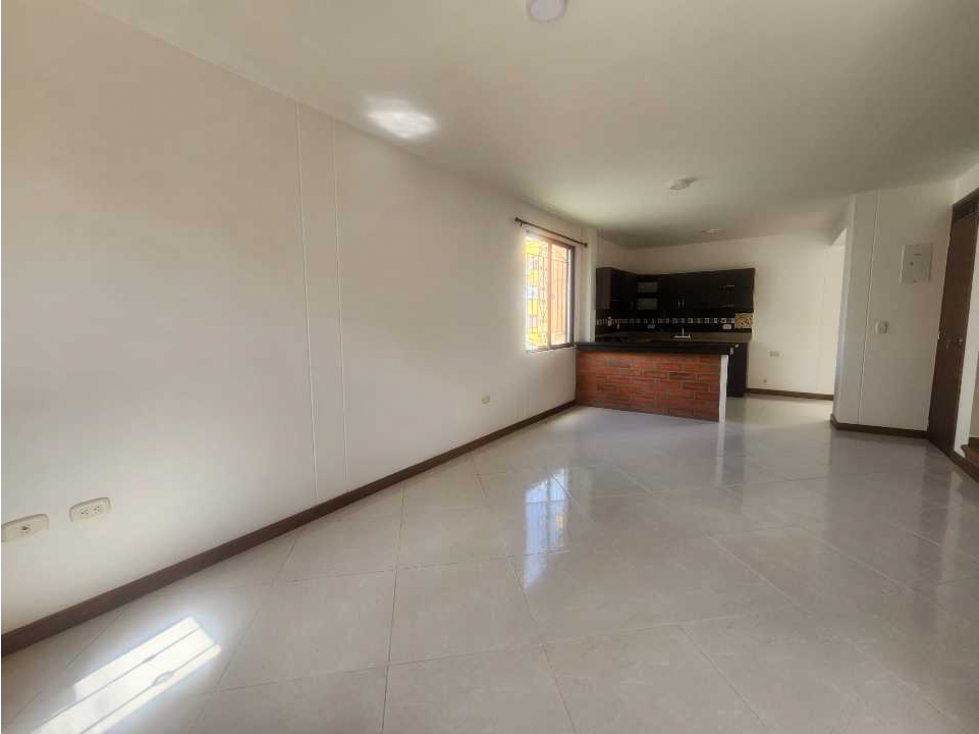 Casa unifamiliar esquinera Urbanización abierta La Ceja