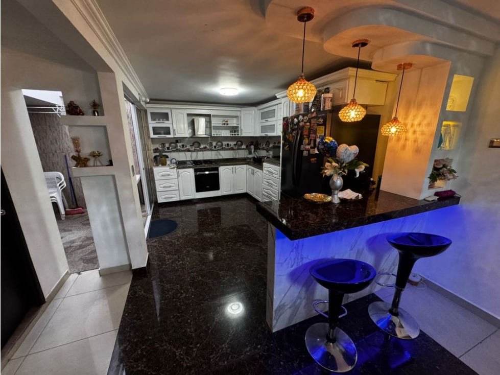 CASA VENTA CIUDAD 2000 360 m2 5HAB 5BÑS 1GRJ 4 PISOS — foto 3