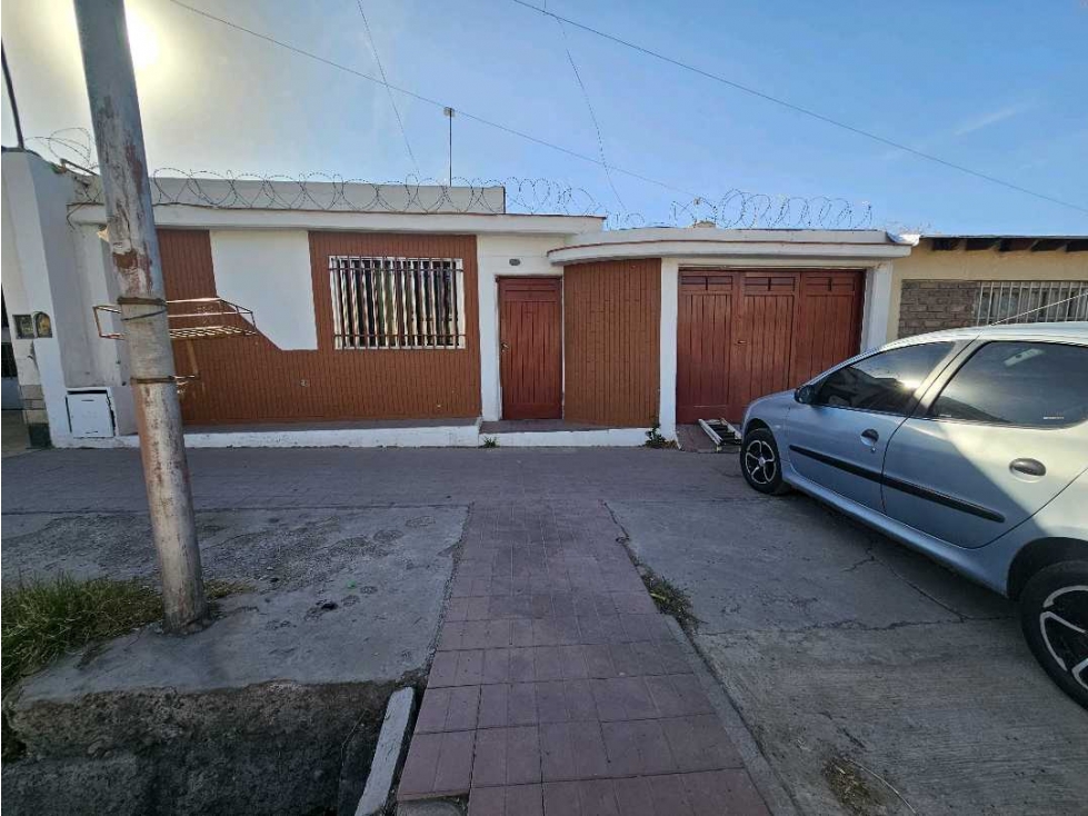 CASA · VENTA · LAS HERAS · A 2 CUADRAS PLAZA · 3 DORMITORIOS - 2