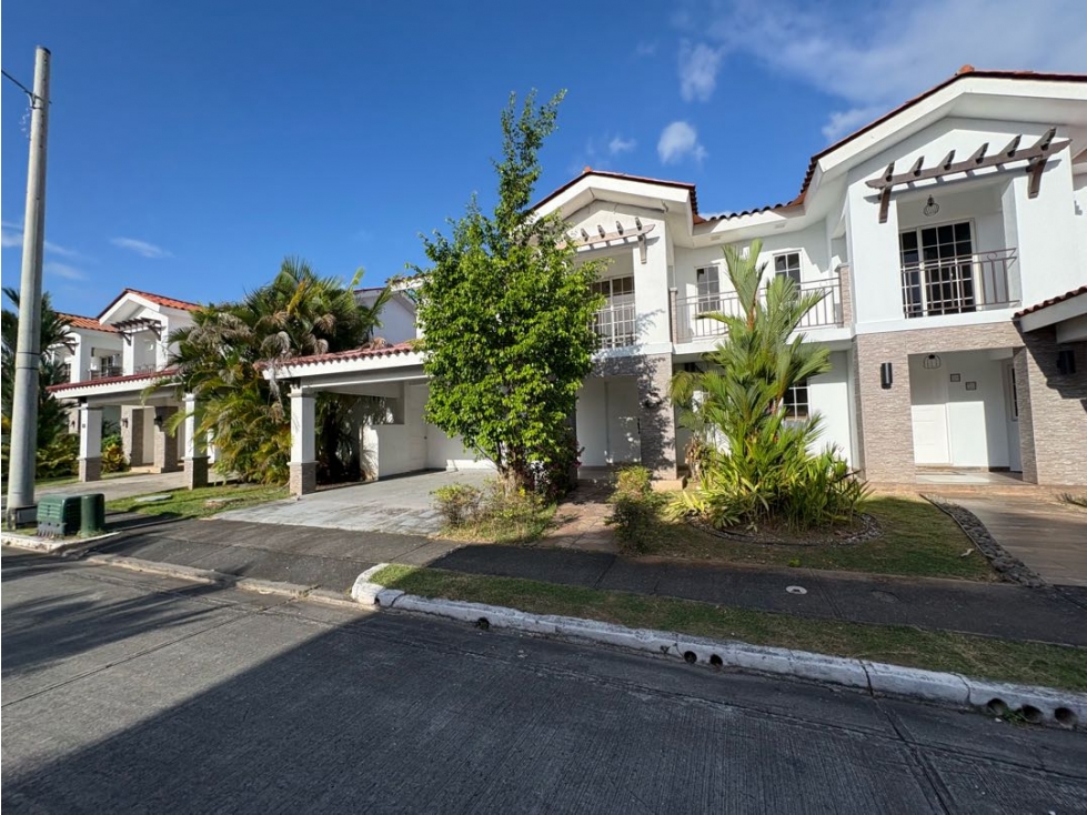 CASA VENTA QUINTAS DE VERSALLES $320,000USD