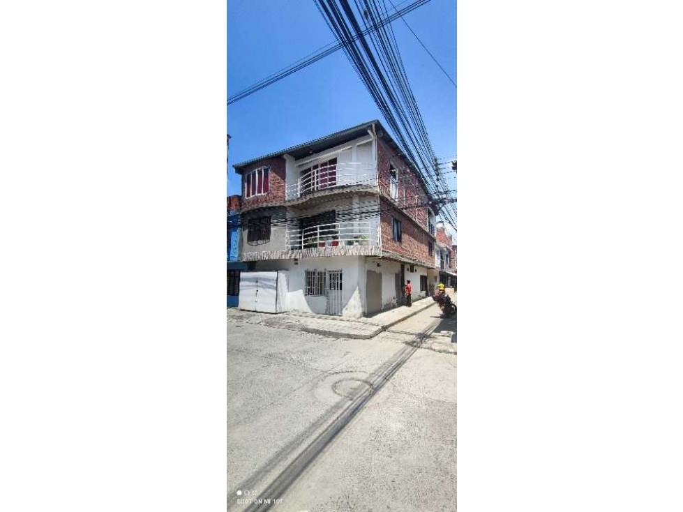 CASA EN VENTA EN ALIRIO MORA ORIENTE DE CALI