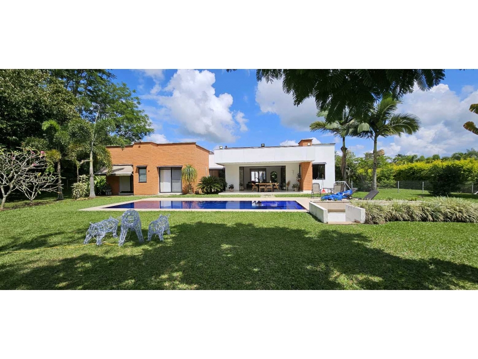 Casa campestre con piscina privada en unidad cerrada
