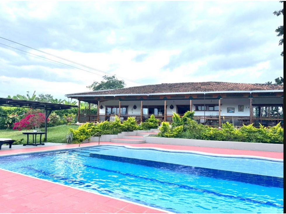 VENDE CASA CAMPESTRE ENTRE EL CAIMO Y LA GLORIETA DEL CLUB CAMPESTRE — foto 2