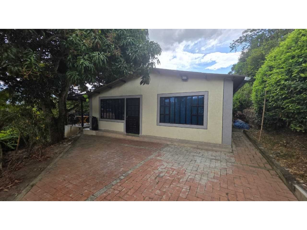 Casalote de 919 M2 en 350 mill en La Mesa Cund a 14 min del pueblo - 1