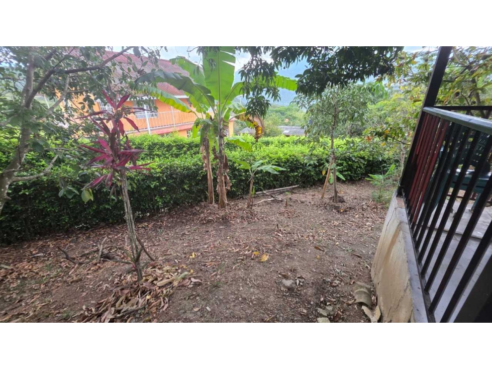 Casalote de 919 M2 en 350 mill en La Mesa Cund a 14 min del pueblo - 4