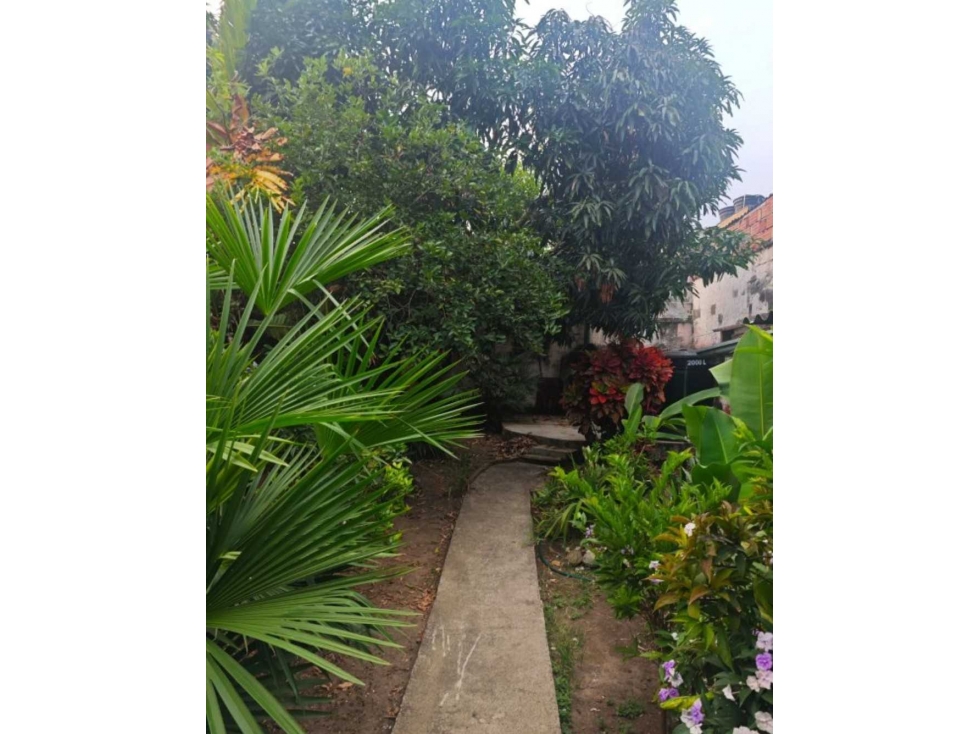Casalote urbano de 450 mill en la Mesa Cund a 2 cuadras del parque