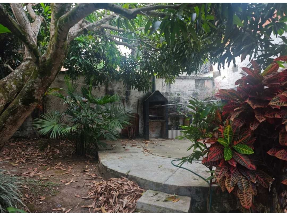 Casalote urbano de 450 mill en la Mesa Cund a 2 cuadras del parque — foto 3