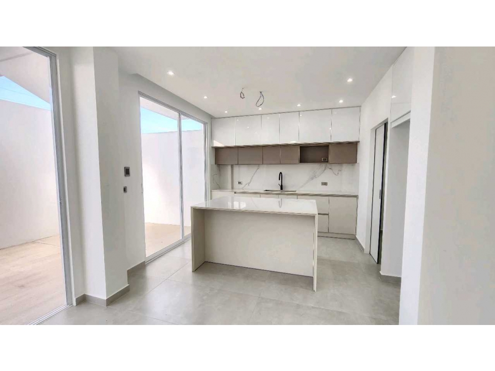 CASAS DE 4 DORMITORIOS EN URB. PRIVADA MANTA SECTOR SUR — foto 4