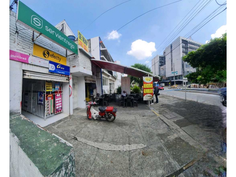 Casa frente almacen Éxito Calle 5a. 3 locales alquilados en 6 millones