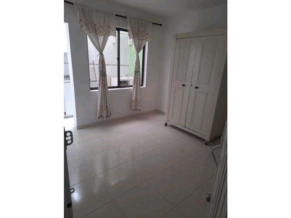 Casa con 5/9 apart-estudios alquilados diagonal a Imbanaco Calle 5a. — foto 5