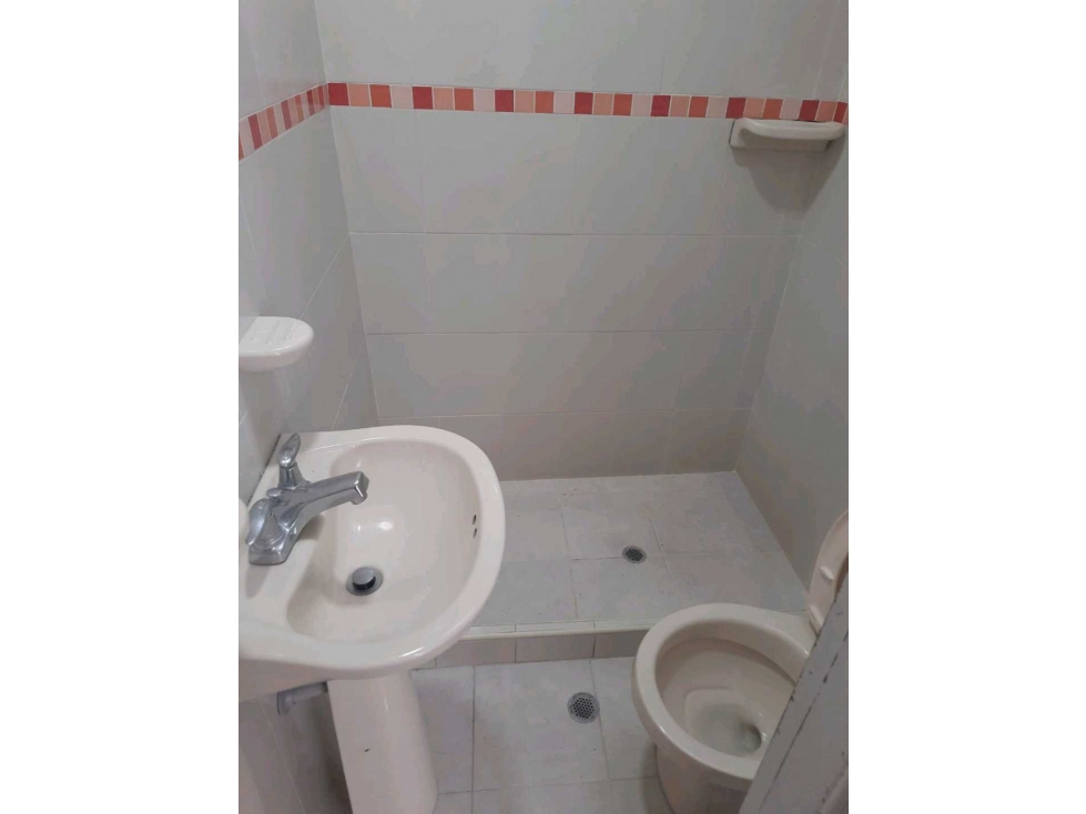 Casa frente almacen Éxito Calle 5a. 3 locales alquilados en 6 millones — foto 6