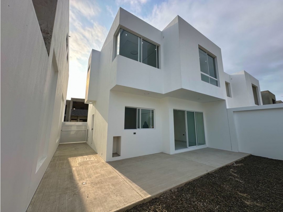 CASAS EN VENTA EN URBANIZACIÓN PRIVADA LA ROMANA SUR DE MANTA - 5