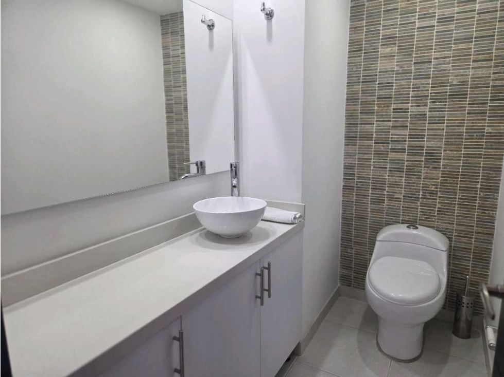 CASTELLANA VENTA APTO EXTERIOR ESTRATO 4 BALCON, 98M2 - 3HAB $780 MILL — foto 2