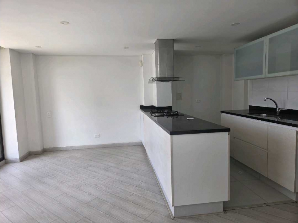 CASTELLANA VENTA APTO EXTERIOR ESTRATO 4 BALCON, 98M2 - 3HAB $780 MILL — foto 3