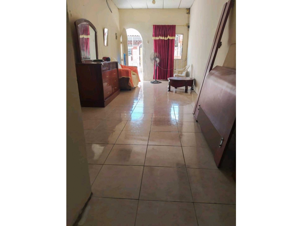 Cdla Las Acacias vendo casa amplia